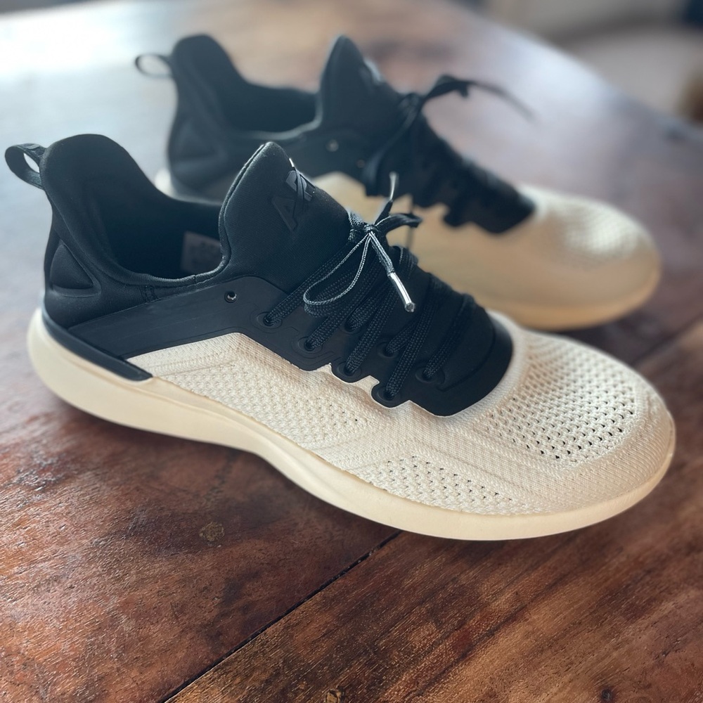 APL Techloom Tracer Women’s Size 10, like new